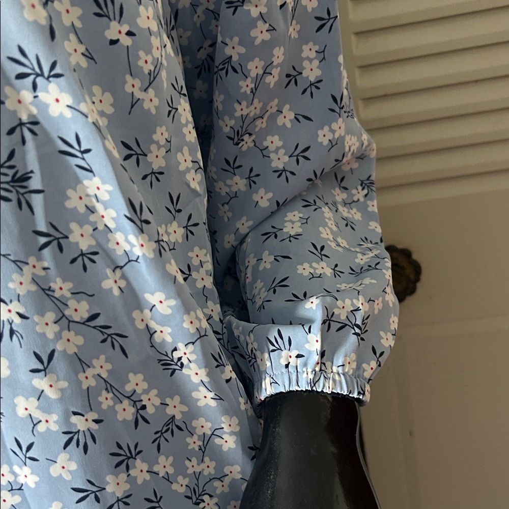 Mario Serrani Floral Blue Women's Top size L/G - Picture 3 of 9